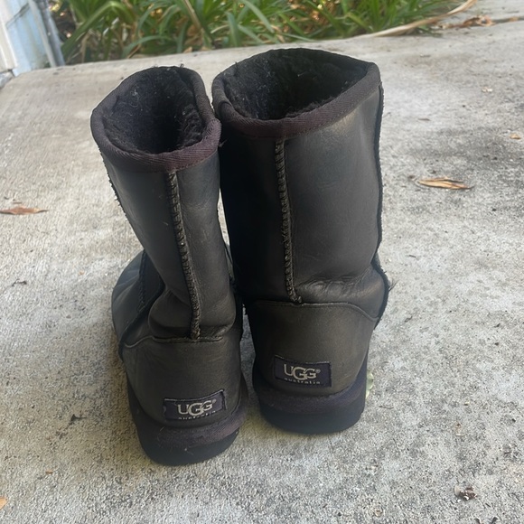 UGG Black Classic leather black boots 8M little wear matte retails $199 - Picture 4 of 10